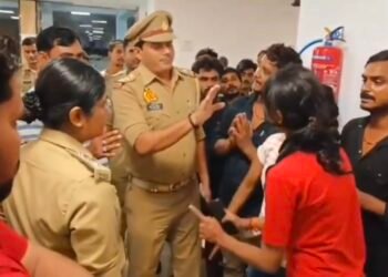 पंचशीलअस्पताल में महिला के मौत के बाद परिजनों ने किया बवाल,की तोड़फोड़, डाक्टर पर लगाया लापरवाही का आरोप।