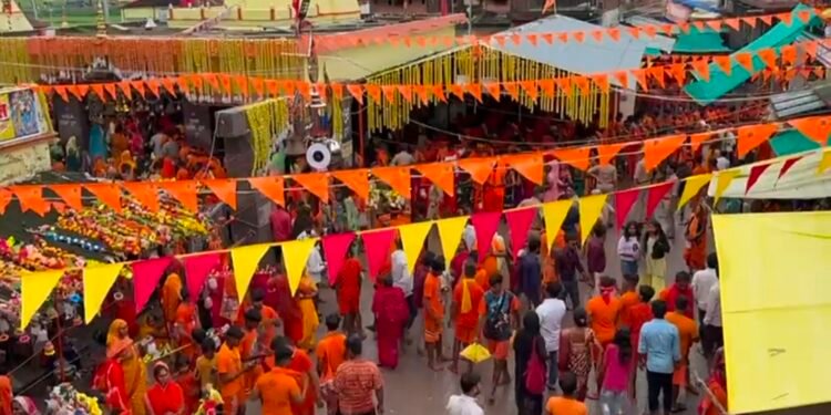 शिवद्वार धाम में उमड़ा कांवड़ियों का सैलाब, दो लाख से ज्यादा श्रद्धालुओं ने किया जलाभिषेक।