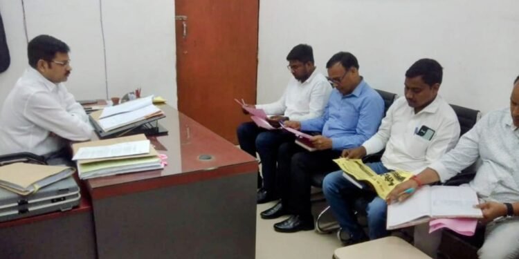 जनहित में हो मुकदमों का निस्तारण, अधिशासी अधिकारियों संग प्राधिकरण सचिव ने की बैठक *।