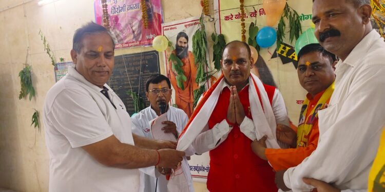 आचार्य बालकृष्ण जी महाराज भारतीय आयुर्वेद पुनर्जागरण के अग्रदूत: दुर्गेश योगी।