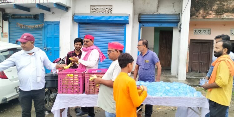 कांवरियों की सेवा में आगे आईसमाजवादी पार्टी,।