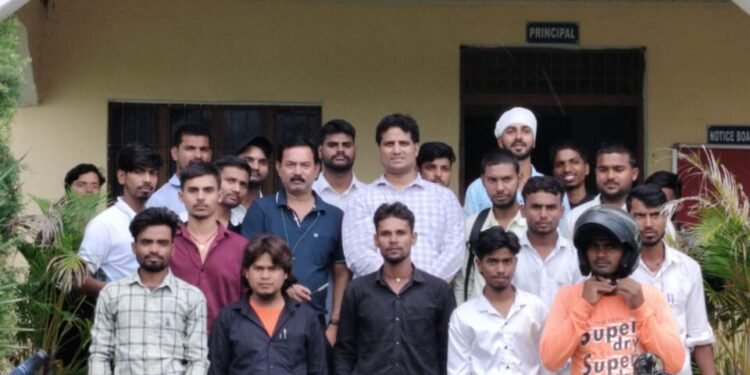 आर.आर.आई.टी.आई. सलखन में कैम्पस सेलेक्शन में 40 अभ्यर्थियों का चयन।