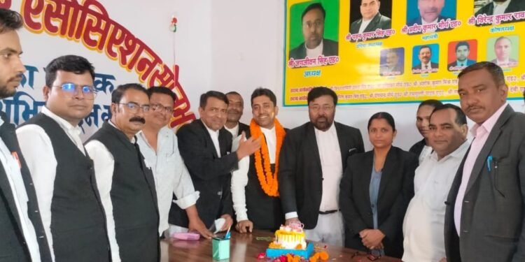 डिस्ट्रिक्ट बार एसोसिएशन सोनभद्र की मांग अधिवक्ता प्रोटेक्शन एक्ट लागू हो।