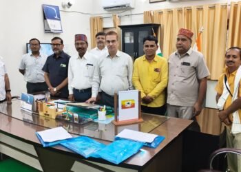 पत्रकार समाज का आईना है समाज में घटित घटनाओं को उजागर करते है, डीएम।