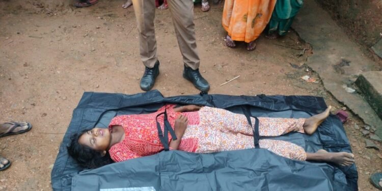 जोगीडीह में कच्चे की मकान में बडेर से दुपट्टा के सहारे लटकता मिला किशोरी का शव।।