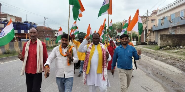 भाजपा जनजाति मोर्चा की निकाली गई पद-तिरंगा यात्रा।