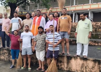 भाजपा ने स्वतंत्रता दिवस से पूर्व ‘हर घर तिरंगा अभियान के अंतर्गत शिवाजी तालाब पर स्वच्छता’ अभियान शुरू किया।