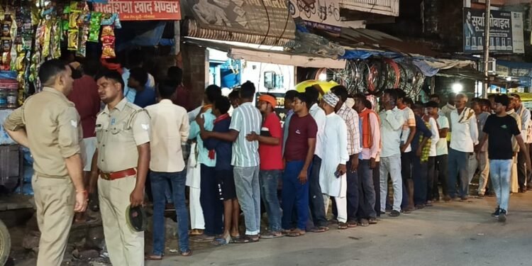 दुद्धी क्षेत्र के सहकारी साधन समितियों पर खाद नही मिलने से किसान परेशान।