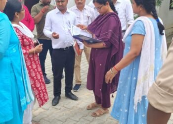 मुख्य विकास अधिकारी ने कम्पोजिट विद्यालयों का की निरीक्षण।