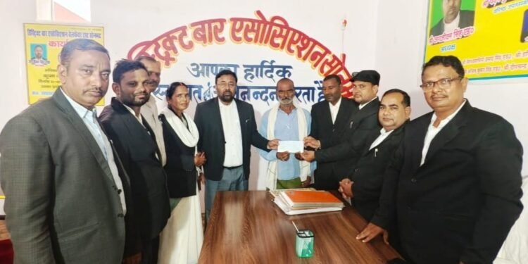 डिस्ट्रिक्ट बार एसोसिएशन ने दी सेवानिवृत्त जिला जज रविंद्र विक्रम सिंह को विदाई।