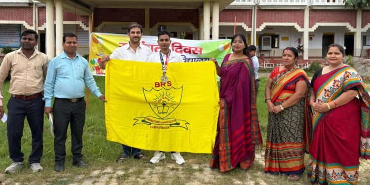 रवि सिंह ने थाईलैंड में जीता कांस्य पदक जीतने पर महाविद्यालय में किया गया सम्मानित।