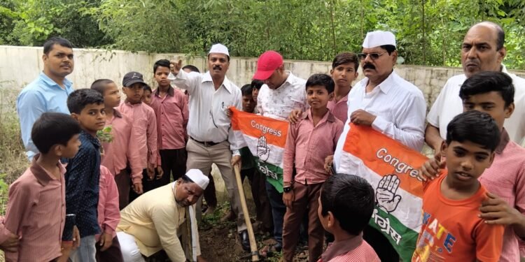 राजीव गांधी सद्भावना दिवस पर फलदार पौधों का किया गया रोपण*