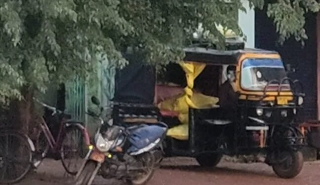 पगिया रोड पर यूरिया का किया जा रहा काला बाजारी करमा, सोनभद्र।।