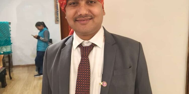 बीजपुर के परशुराम पाल एलआईसी के विश्वस्तरीय सेमिनार हेतु “मकाऊ” रवाना ।।