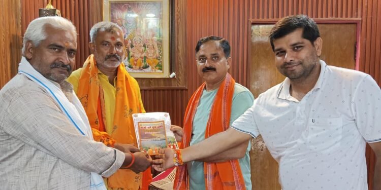 गुप्तकाशी सेवा ट्रस्ट के संस्थापक अध्यक्ष रवि प्रकाश चौबे को किया गया सम्मानित।