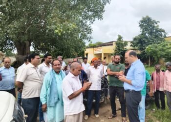 उपजिलाधिकारी  ने साधन सहकारी समितियों का किए औचक निरीक्षण।