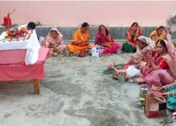 हरितालिका तीज पर निर्जला व्रत रख सुहागिन महिलाओं ने की पति के दीर्घायु व सुख समृद्धि की‌ कामना।