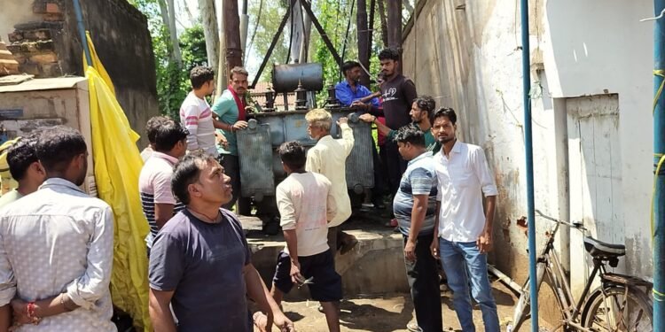 Gnews 24 के खबरों का हुआ असर बदला गया जला ट्रांसफार्मर।