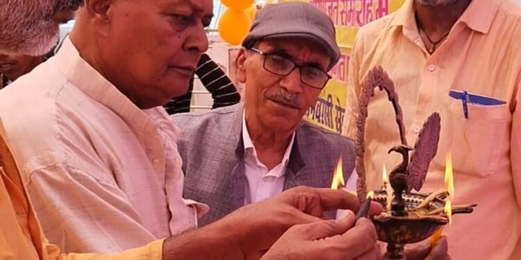 याद किए गए प्रख्यात स्वतंत्रता सेनानी।