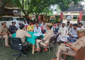 शाहगंज में पीस कमेटी की बैठक: त्योहारों पर सौहार्द और अनुशासन पर जोर।