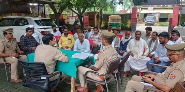 शाहगंज में पीस कमेटी की बैठक: त्योहारों पर सौहार्द और अनुशासन पर जोर।