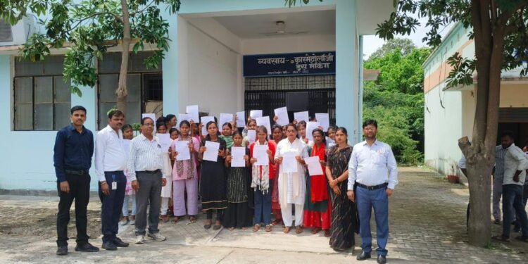 राजकीय आईटीआई दुद्धी में प्रधानमंत्री राष्ट्रीय शिक्षुता मेला आयोजित, 166 अभ्यर्थियों का हुआ चयन।