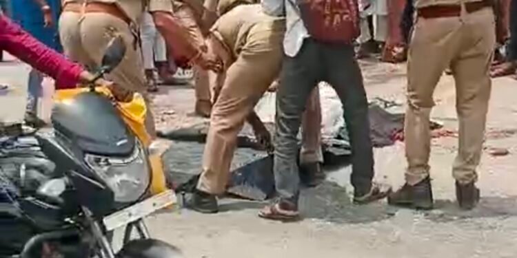 सड़क दुर्घटना में दो  की मौत।