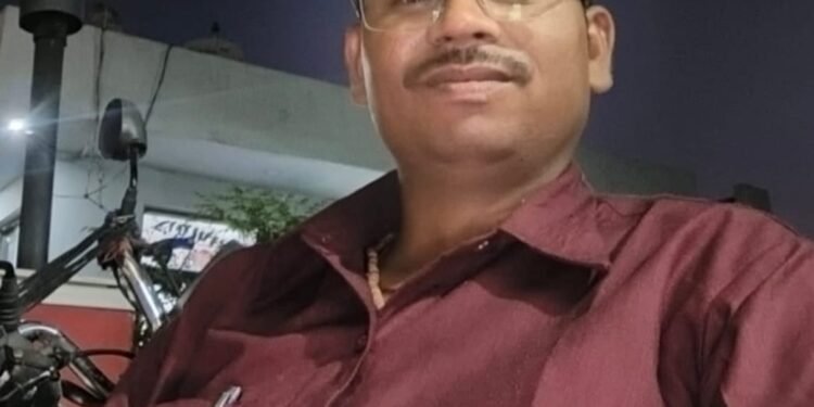 सार्वजनिक दुर्गा पूजा के अध्यक्ष बने अमरेश यादव कोषाध्यक्ष जुगेश यादव।।