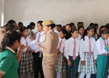 साइबर क्राइम के जरिये ठगी से बचने के लिए विद्यालयों में पुलिस द्वारा चलाया गया जागरूकता अभियान ।।