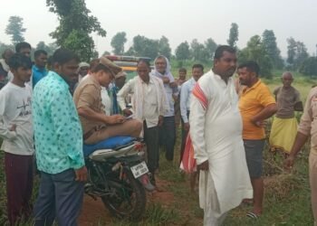 गमझे के सहारे पेड़ मे फांसी लगा युवक ने दी जान।