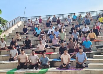 11 दिवसीय योग शिविर में नियमित योग का संकल्प दिलाया: योगी संकट मोचन।