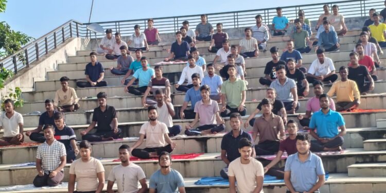 11 दिवसीय योग शिविर में नियमित योग का संकल्प दिलाया: योगी संकट मोचन।