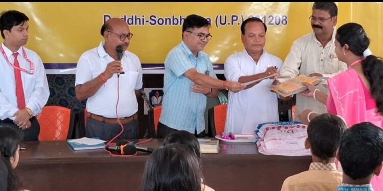 शिक्षक के बिना बच्चों का सर्वागीण विकास असंभव है- चैयरमेन कमलेश मोहन।।