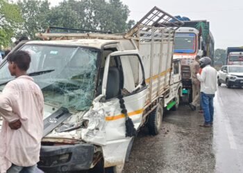 रफ्तार की वजह से चार गाड़िया आपस में टकराई।