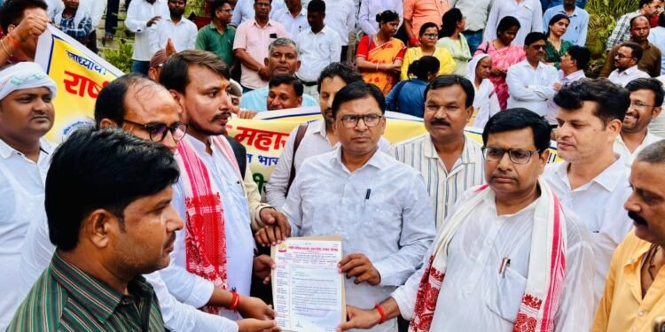 शिक्षकों को टीईटी से मुक्त करने की उठी माँग।