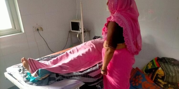 घोरावल सीएचसी में एक ही दिन में 5 सिजेरियन सभी मां और बच्चे स्वस्थ, डॉ. मुकेश प्रजापति की टीम ने किया सफल ऑपरेशन।