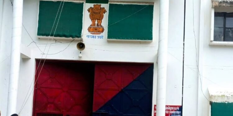 जेल निरीक्षण: सोनभद्र जेल में 804 हैं बंद, विचाराधीन 618, सिद्ध दोष 186 थे- न्याधीश शैलेंद्र ।