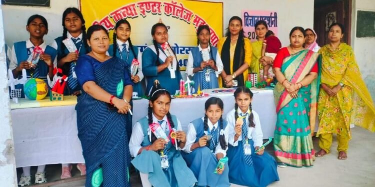 विज्ञान प्रदर्शनी में छात्राओं ने किया प्रतिभा का प्रदर्शन*।