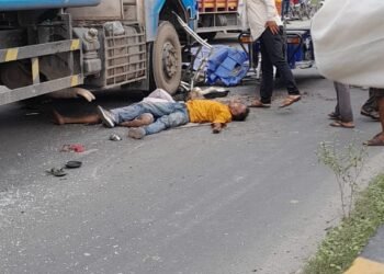 विपरीत दिशा से आ रही ई – रिक्शा को ट्रक ने मारी टक्कर।