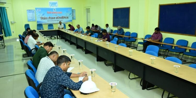 एनटीपीसी रिहंद में हिन्दी पखवाड़े के अंतर्गत निबंध प्रतियोगिता का आयोजन।