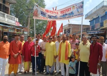 म्योरपुर मे नवरात्रि की शुरुआत के साथ कलश यात्रा निकाली गई।