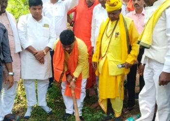 राज्य मंत्री ने किया सार्वजनिक मंच का उद्घाटनगांव के विकास से ही देश की समृद्धि संभव।।