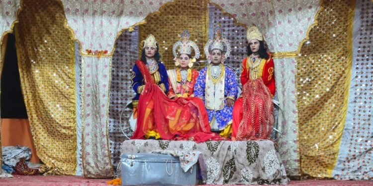 रामलीला के दूसरे दिन श्री राम जन्म का हुआ मंचन, दर्शक हुए भाव-विभोर।