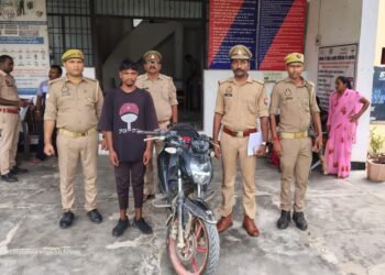 चोपन पुलिस को मिली बडी सफलता चोरी की 01 अदद टीवीएस अपाचे मोटर साइकिल बरामद व 01 नफर अभियुक्त गिरफ्तार।