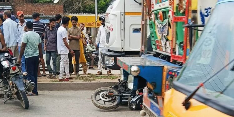 तेज़ रफ्तार का कहर…बाइक सवार सिपाही की दर्दनाक मौत!