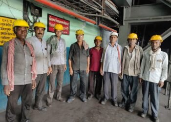 वेतन कटौती और छटनी पर लगे रोक:तीरथराज यादव।