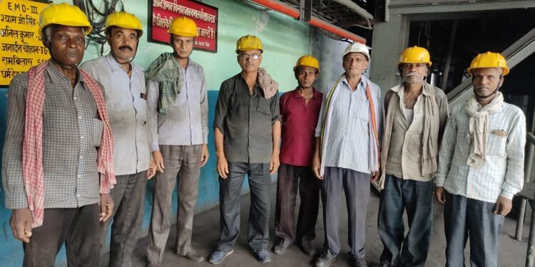 वेतन कटौती और छटनी पर लगे रोक:तीरथराज यादव।