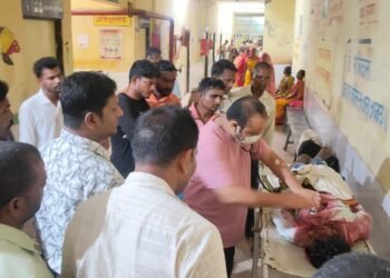 दो बाइक में हुई आमने – सामने की जोरदार टक्कर, एक की मौत – दो घायल।