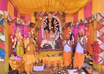 म्योरपुर दुर्गा पंडाल से निकाला गया माता रानी का भब्य कलस यात्रा।