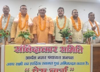 नवगठित संविदाकार समिति नगर पंचायत अनपरा के बाके सिंह संरक्षक बागी निर्विरोध अध्यक्ष चुने गए।